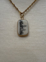 Load image into Gallery viewer, NYC Skyline Charm on Gold Singapore Chain