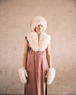 Load image into Gallery viewer, Faux Fur Mittens in Panna
