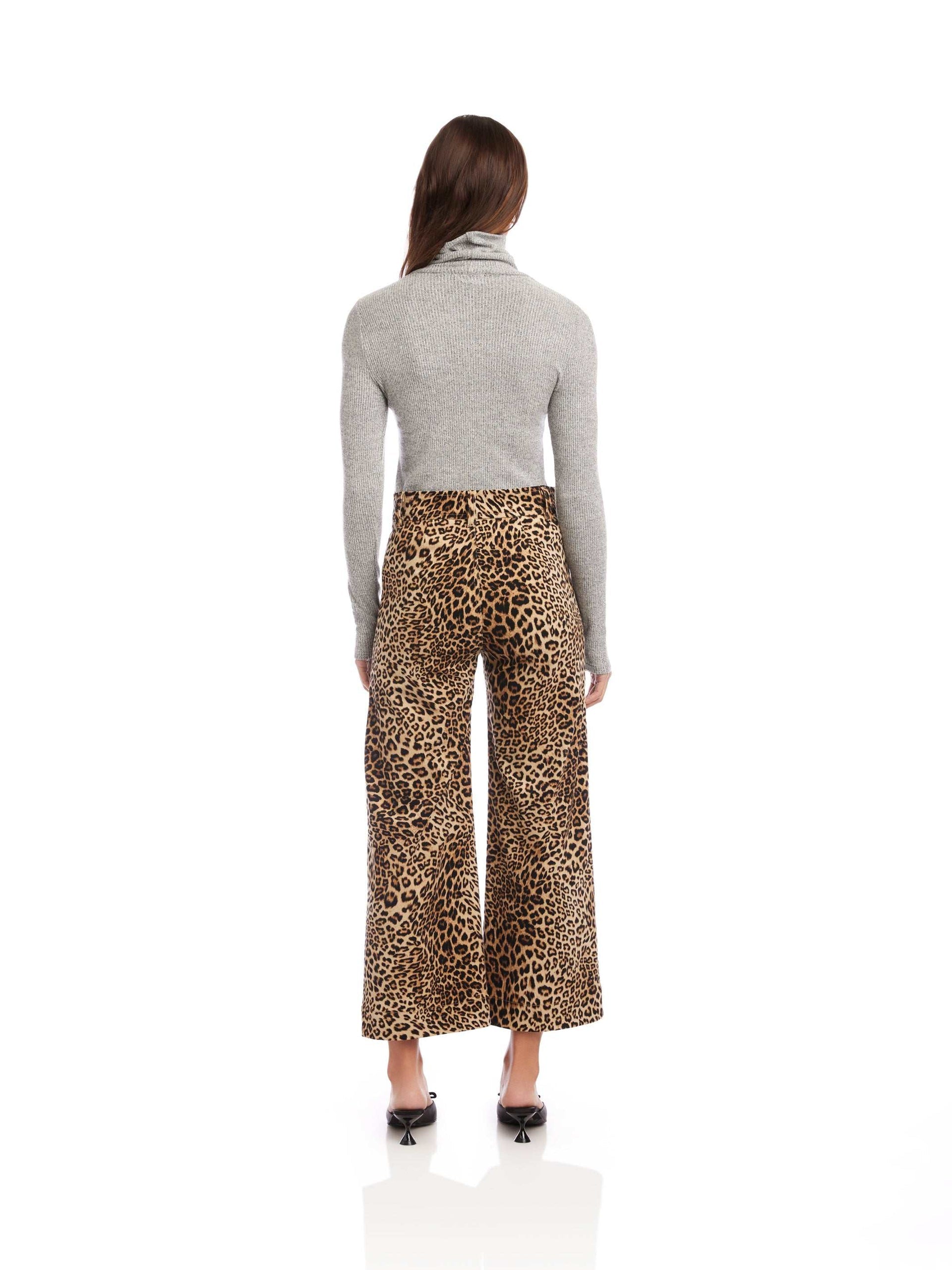 Rylee Cropped Pants in Leopard