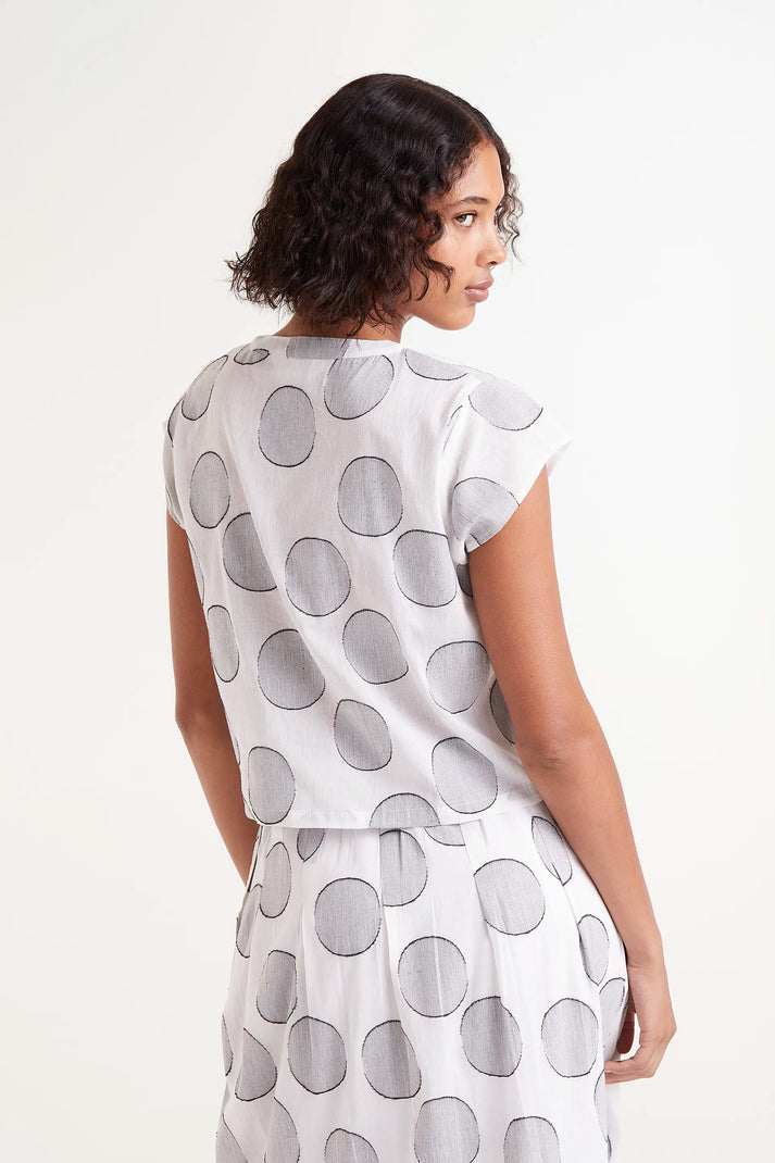 Short Sleeve Top in White Circle Jacquard Print