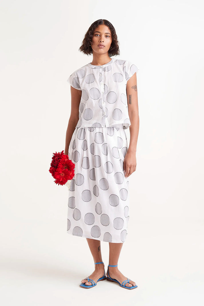 Short Sleeve Top in White Circle Jacquard Print