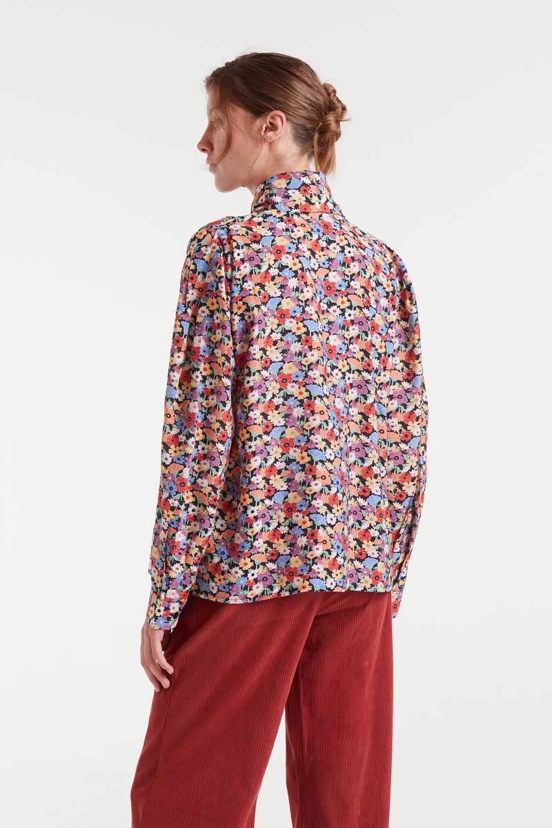 Tie Collar Fall Floral Blouse in Black