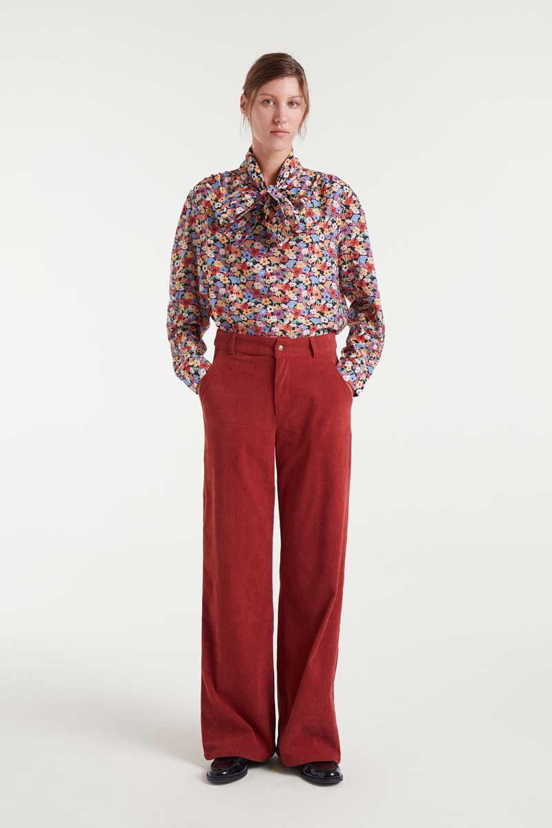 Tie Collar Fall Floral Blouse in Black