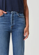 Load image into Gallery viewer, 90&#39;s Pinch Waist Crop Jean in Solace
