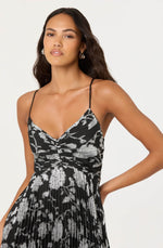 Load image into Gallery viewer, Saoirse Metallic Pleated Midi Dress in Black Silver
