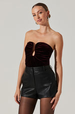 Load image into Gallery viewer, Arista Sweetheart Velvet Top in Plum
