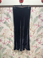 Load image into Gallery viewer, Eza Silk Velvet Maxi Skirt in Navy
