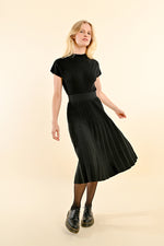 Load image into Gallery viewer, Knit Pleated Skirt in Black
