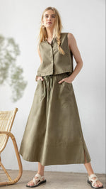 Load image into Gallery viewer, Hidden Placket Top in Kelp
