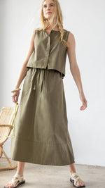 Load image into Gallery viewer, Hidden Placket Top in Kelp
