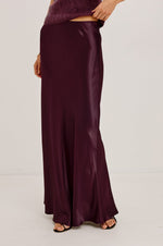 Load image into Gallery viewer, Romina Skirt in Wine
