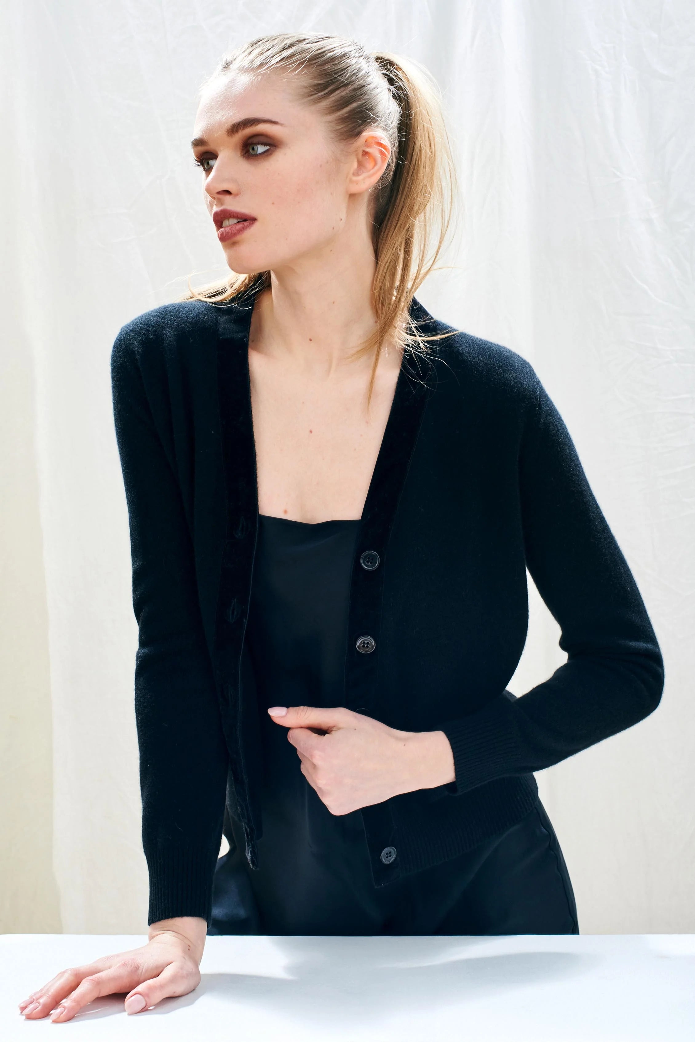 Cashmere Wool Velvet Little Cardigan in Black