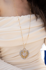 Load image into Gallery viewer, Rosana Medals Necklace in Pearl/Quartz
