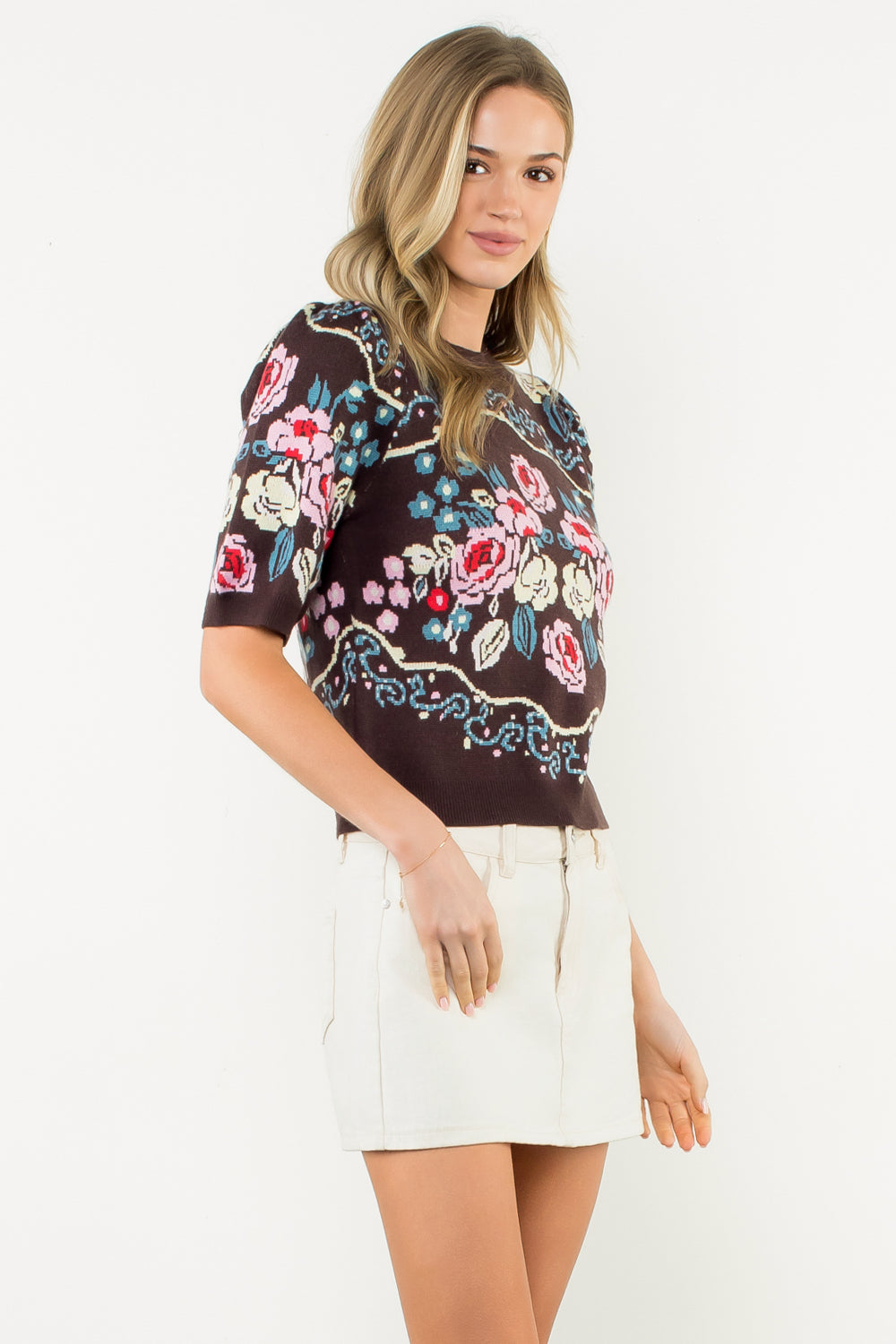 Short Sleeve Flower Knit Sweater in Brown