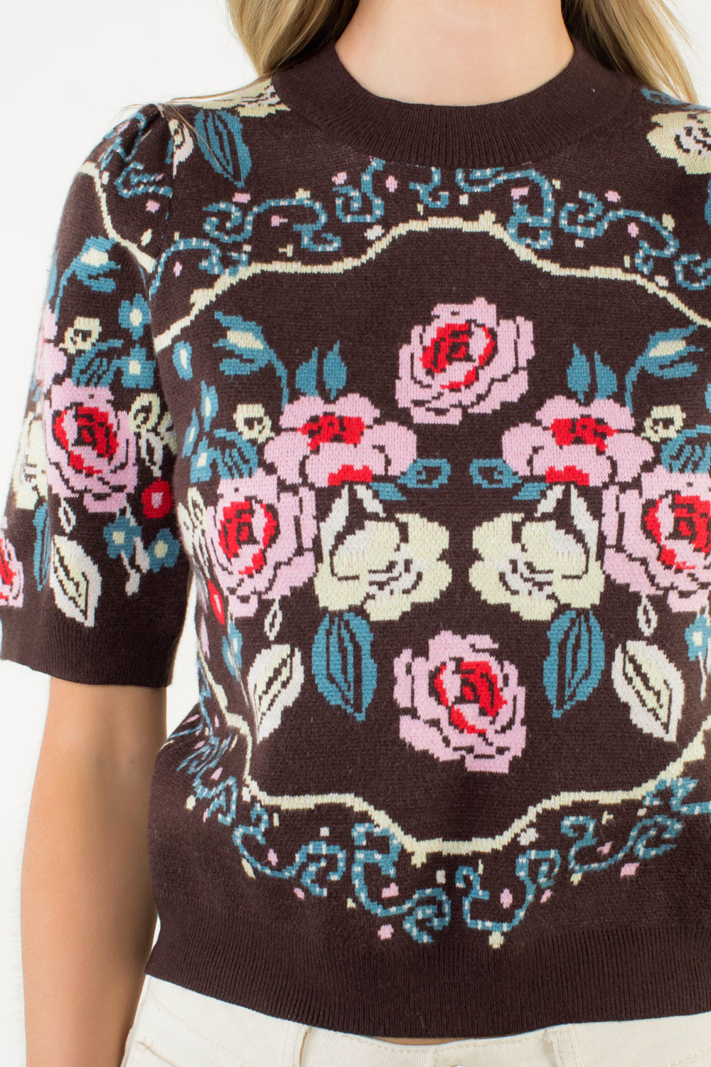 Short Sleeve Flower Knit Sweater in Brown