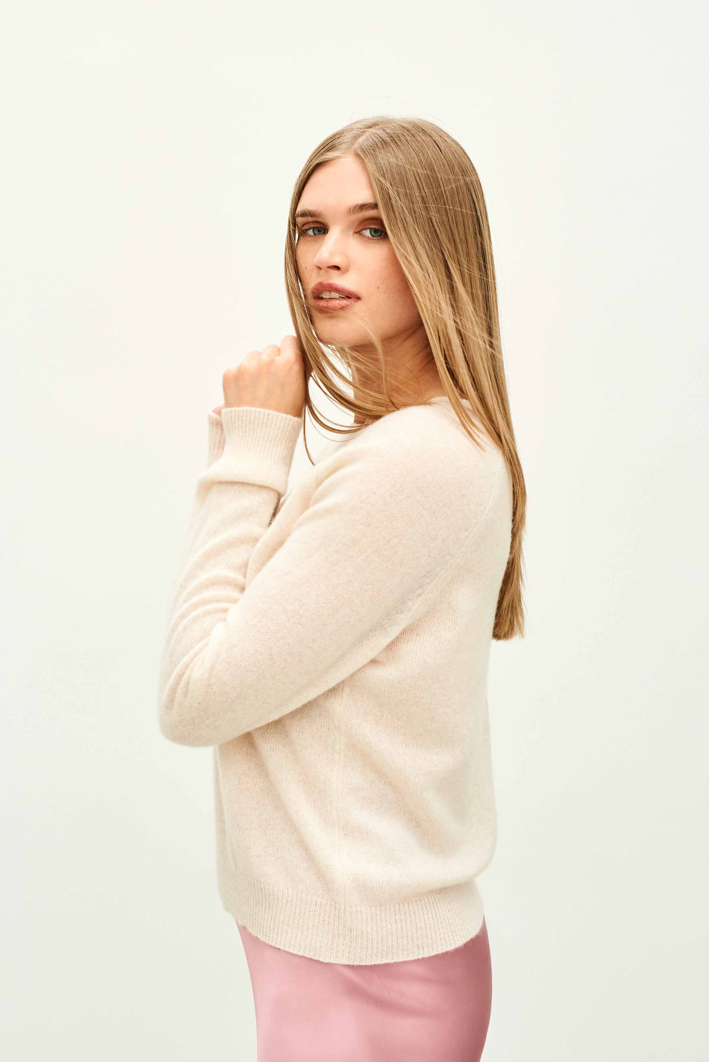 Cashmere Crop Crew in Oatmeal