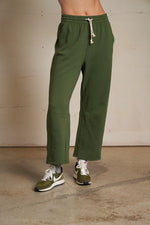 Load image into Gallery viewer, Fallon Fleece Barrel Sweatpant in Fern Green
