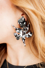Load image into Gallery viewer, Flora Earrings in Black &amp; White
