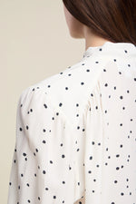 Load image into Gallery viewer, Alma Blouse in Beach
