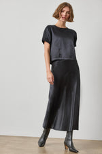 Load image into Gallery viewer, Lilla P Slub Woven Darted Top in Black view 3
