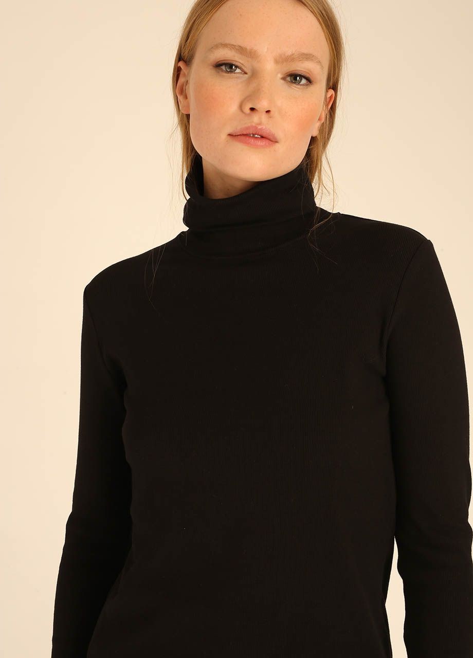 Perkins Turtleneck in Black