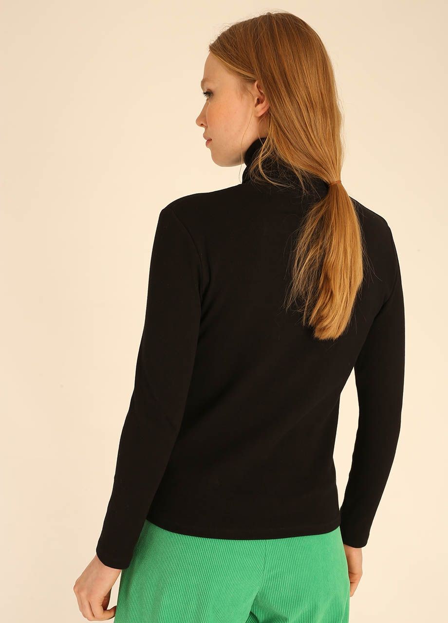 Perkins Turtleneck in Black