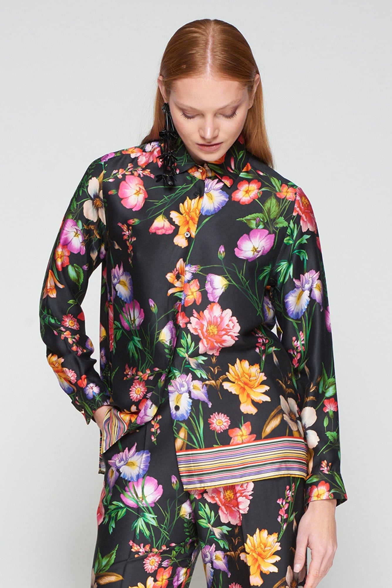 Tea Shirt in Black Floral Estampado