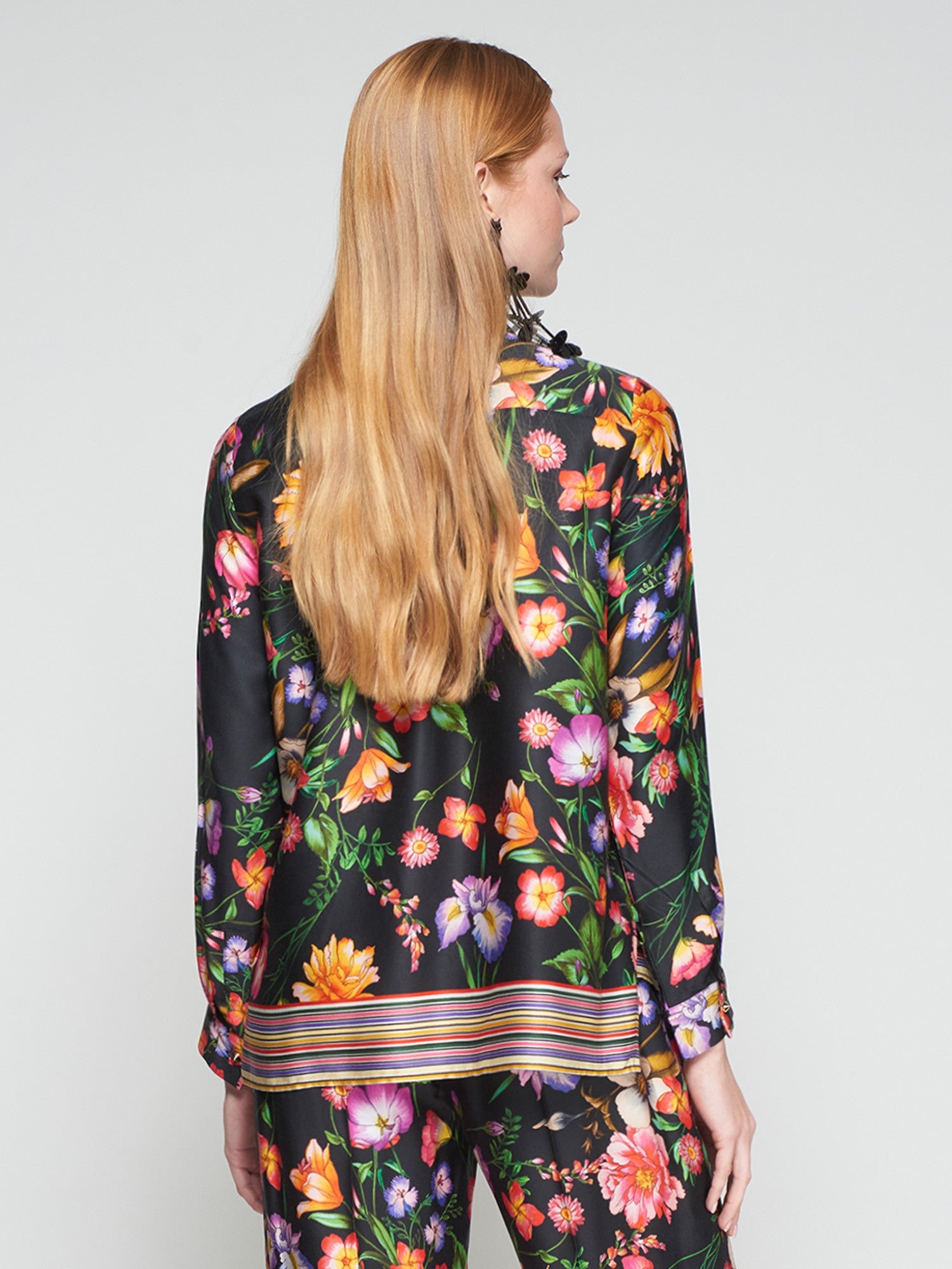 Tea Shirt in Black Floral Estampado